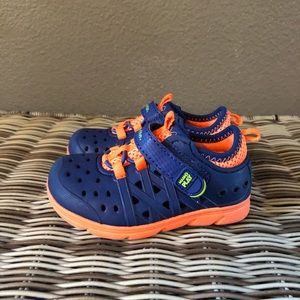 Stride Rite made 2 play Phibians